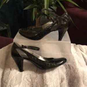Sam & Libby black patent leather pumps